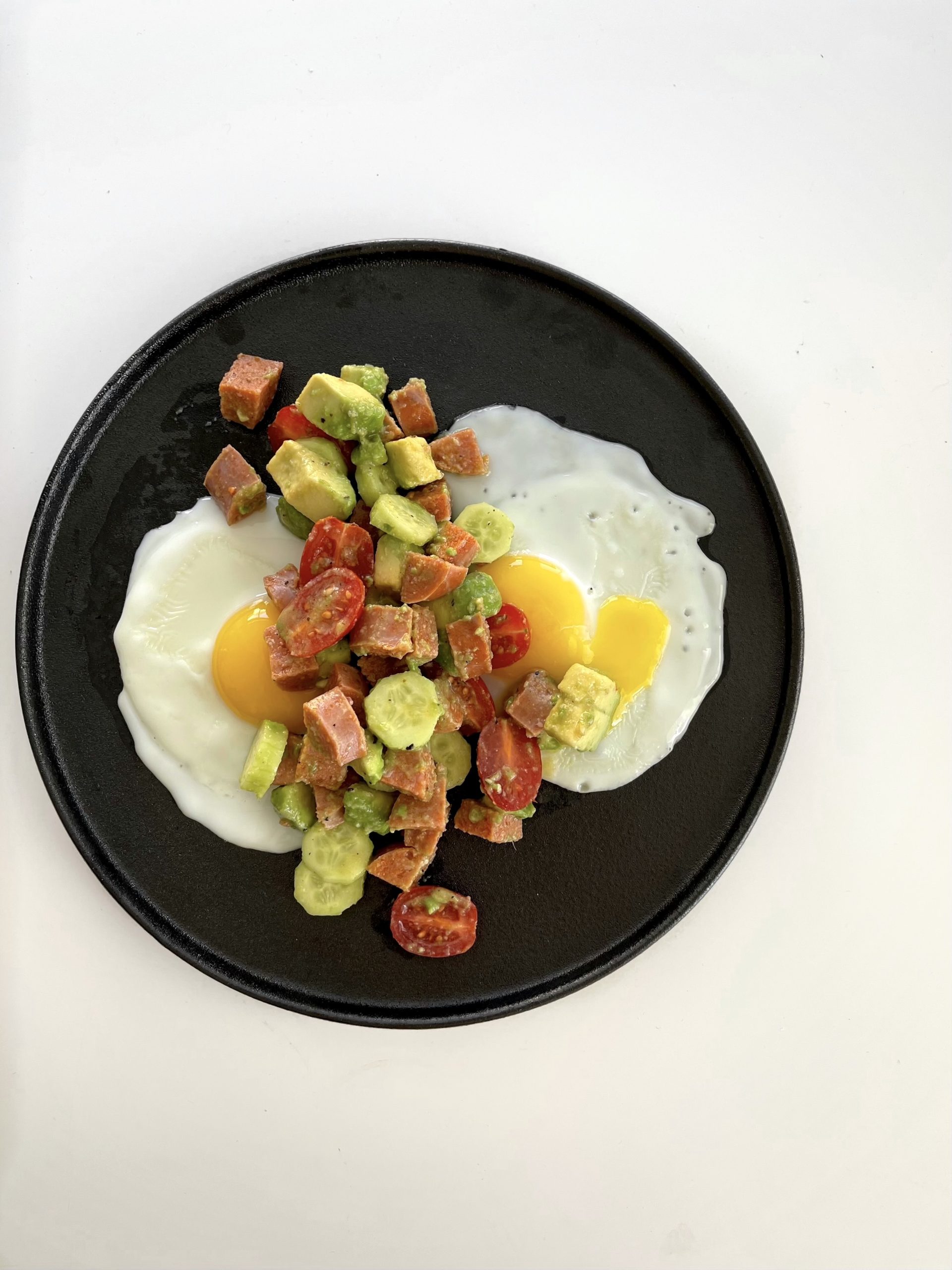 Sunny Side Up Eggs w. Avocado Salad & Sausage